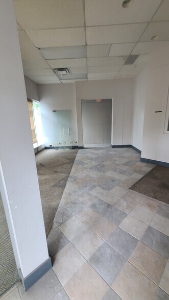 More Photos Of 1192 Marine Dr, North Vancouver District Storefront For Lease