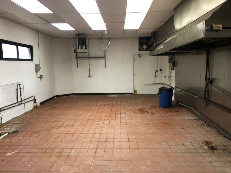 More Photos Of 101-107 N Oak Park Ave, Oak Park General Retail For Lease