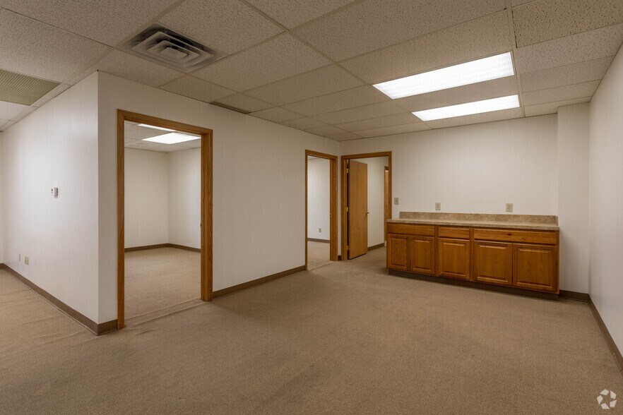 More Photos Of 6161 Busch Blvd, Columbus Office For Lease