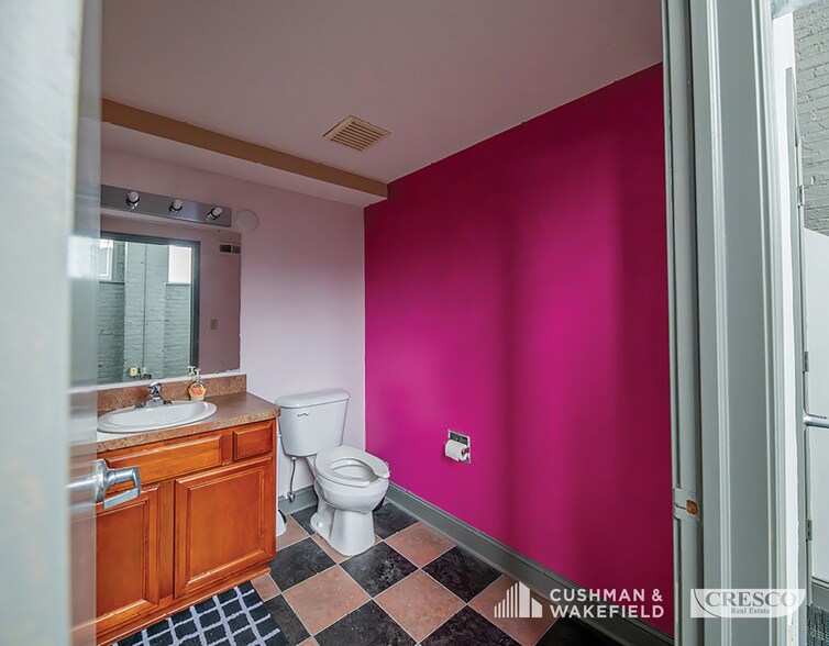 More Photos Of 10307 Detroit Ave, Cleveland Apartments For Lease