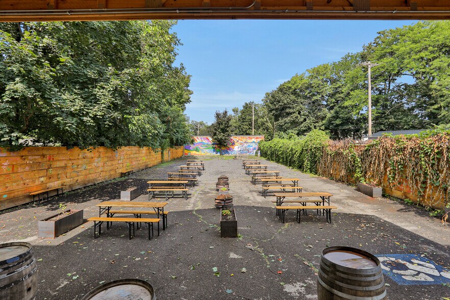 More Photos Of 21 O'neil St, Kingston Restaurant For Sale