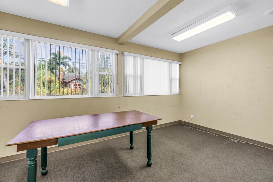 More Photos Of 2363 1st Ave N, Saint Petersburg Office For Sale