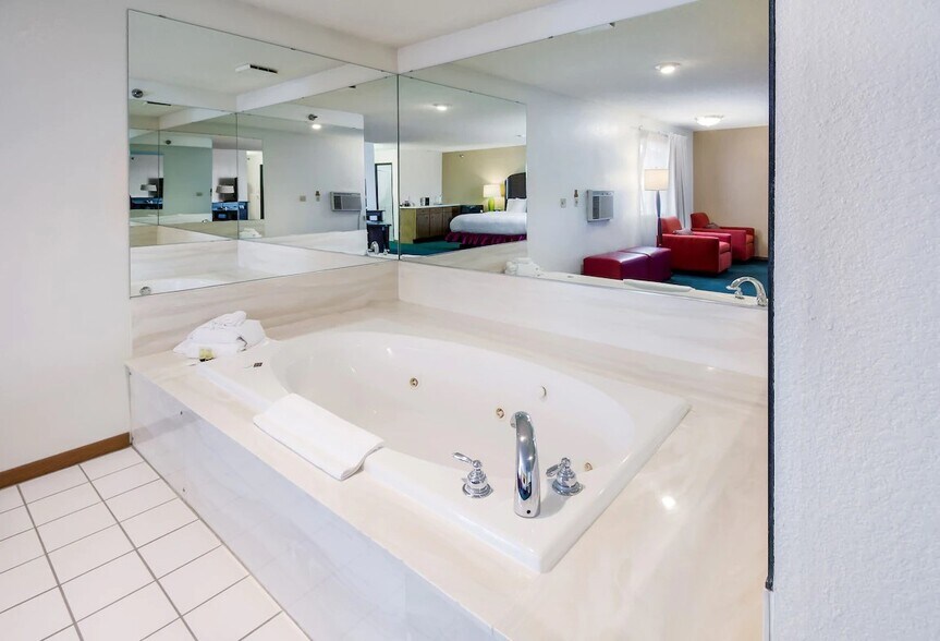 More Photos Of 117 Cody Ave, Alliance Hotel For Sale
