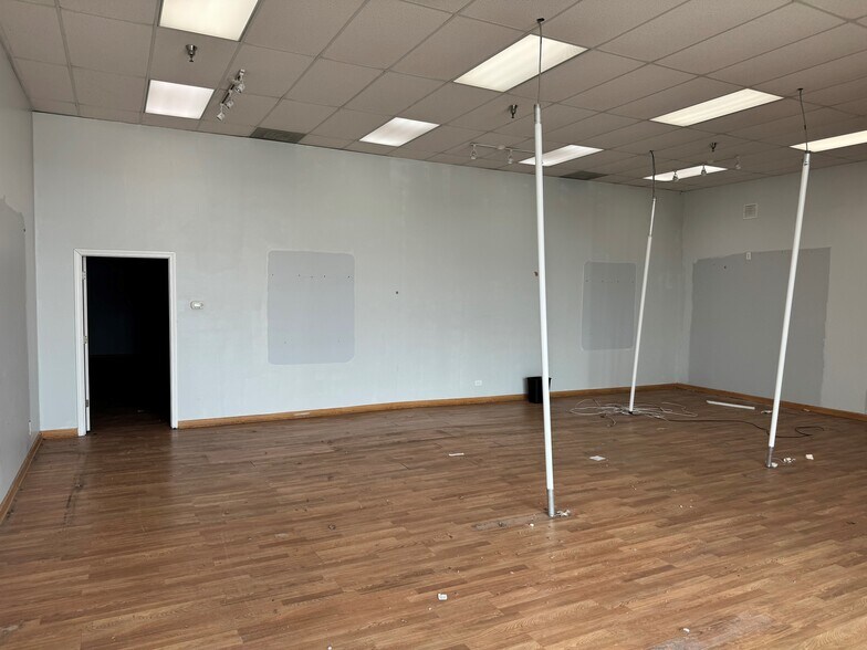 More Photos Of 7000 S Pulaski Rd, Chicago Freestanding For Lease