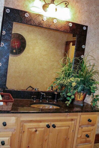 More Photos Of 404 Wynn Dr, Jacksonville Loft Creative Space For Sale
