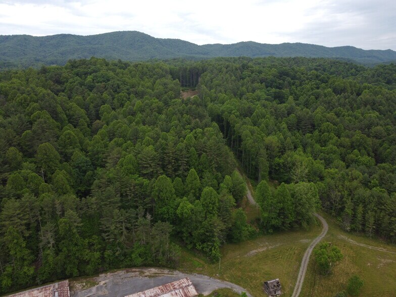 More Photos Of 6421 Highway 91 N, Laurel Bloomery Warehouse For Lease