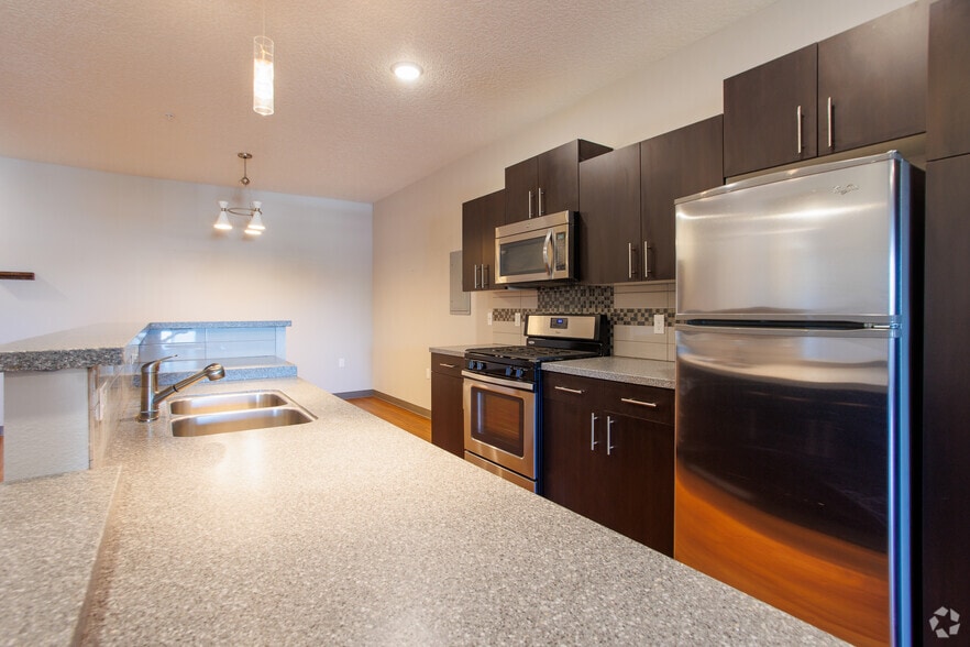 More Photos Of 950 4th St NW, Albuquerque Apartments For Sale