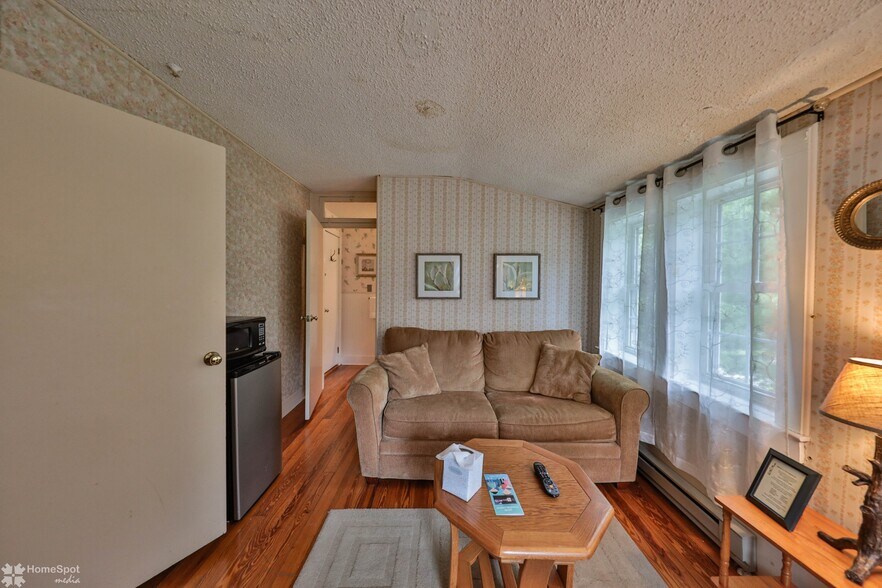 More Photos Of 2468 Route 390, Canadensis Hospitality For Sale