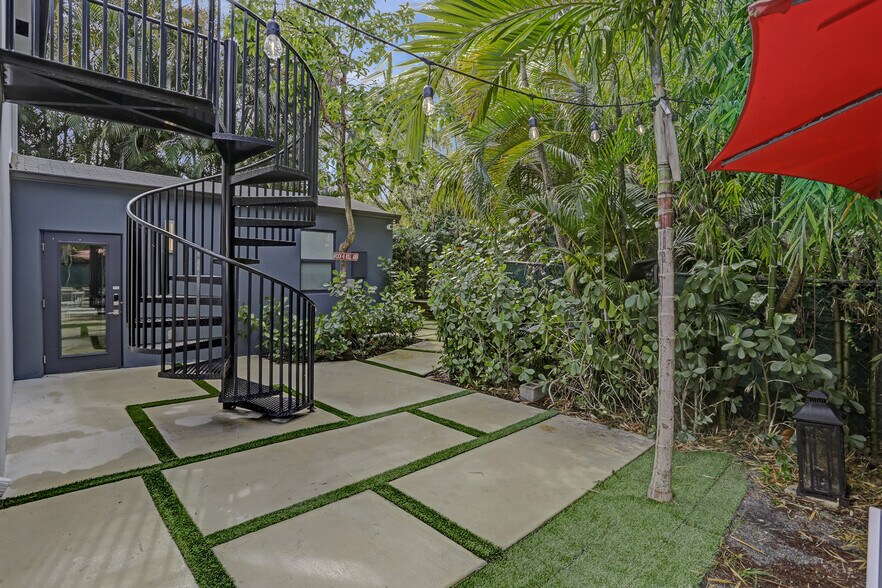 More Photos Of 430 Ne 121st St, Biscayne Park Movie Radio TVStudio For Sale