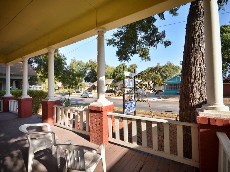 More Photos Of 2125 E Cesar Chavez St, Austin Office For Lease