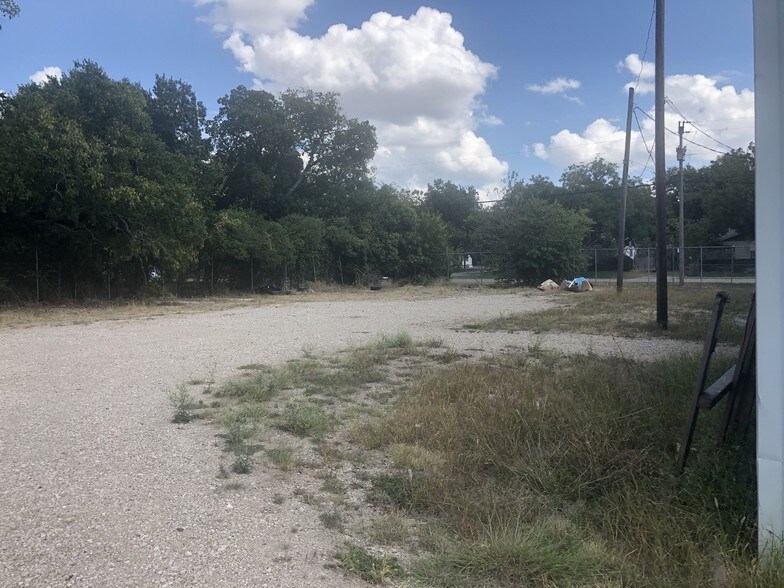 More Photos Of 1400 W Marvin Ave, Waxahachie Warehouse For Sale