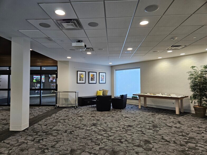 More Photos Of 515 N Washington Ave, Saginaw Office For Lease