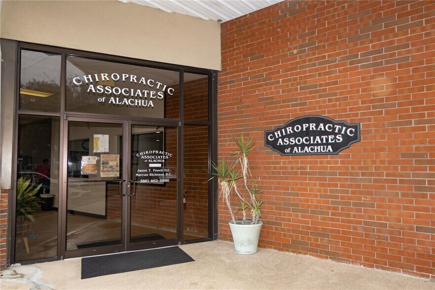 More Photos Of 15043 Main St, Alachua Showroom For Sale