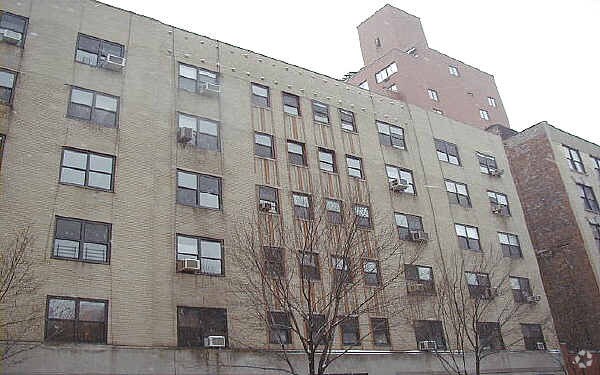 More Photos Of 150 W 21st St, New York Apartments For Lease