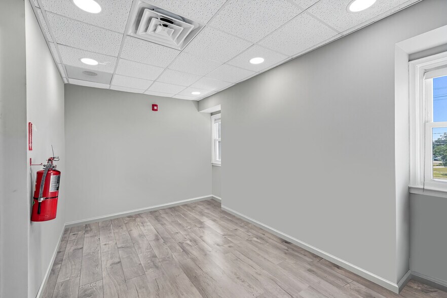 More Photos Of 2605 US 130, Cinnaminson Office For Lease