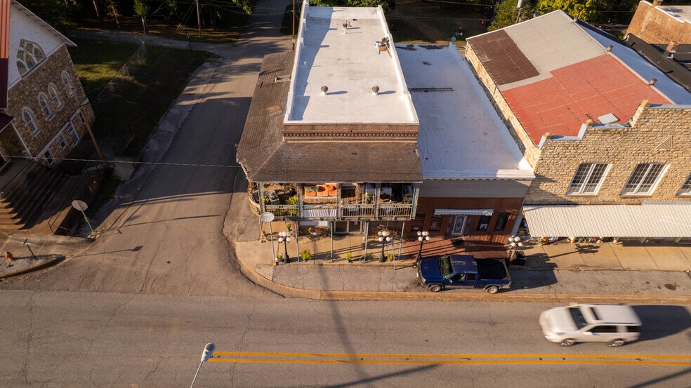 More Photos Of 385 Main St, Mammoth Spring General Retail For Sale