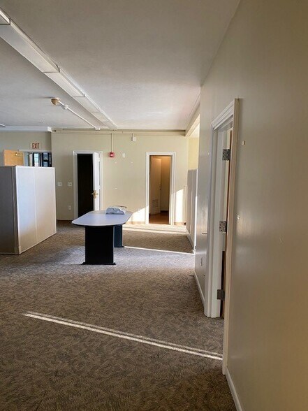 More Photos Of 141 North Ave, Bridgeport Office For Lease