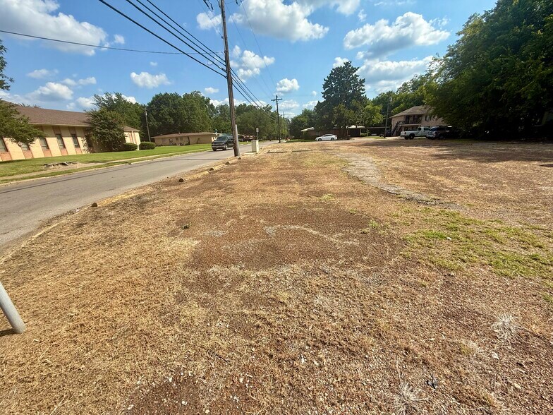 More Photos Of 170 8th St SE, Paris Office For Sale