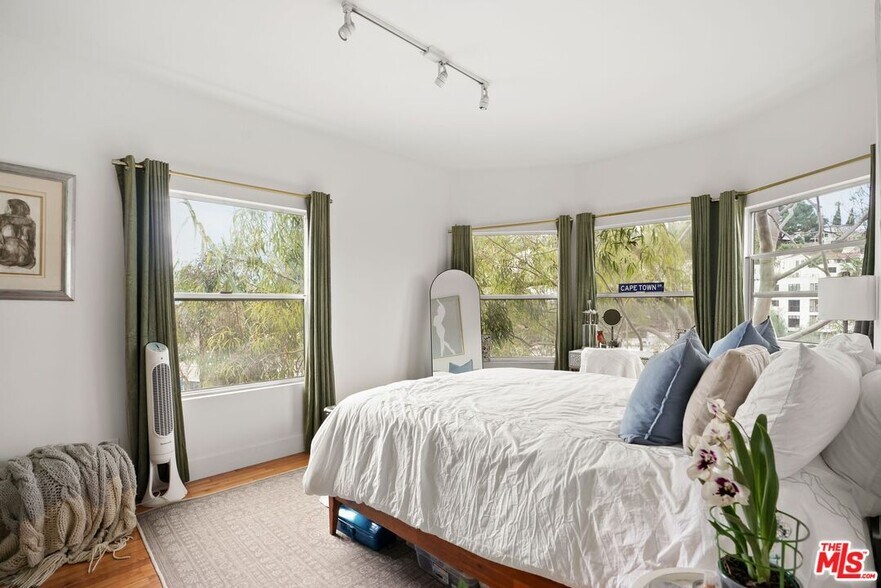 More Photos Of 3324 Hamilton Way, Los Angeles Apartments For Sale