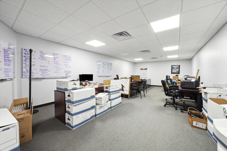 More Photos Of 16610 Sea Lark Rd, Houston Office For Lease