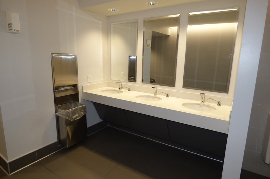 More Photos Of 3333 W Commercial Blvd, Fort Lauderdale Medical For Sale