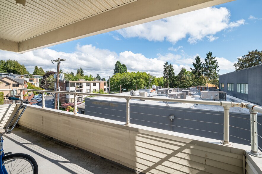 More Photos Of 7919 Wallingford Ave N, Seattle Apartments For Sale