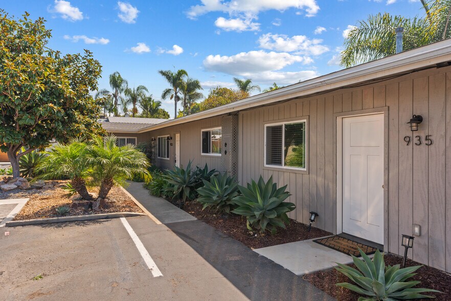 More Photos Of 921-937 Regal Rd, Encinitas Apartments For Sale
