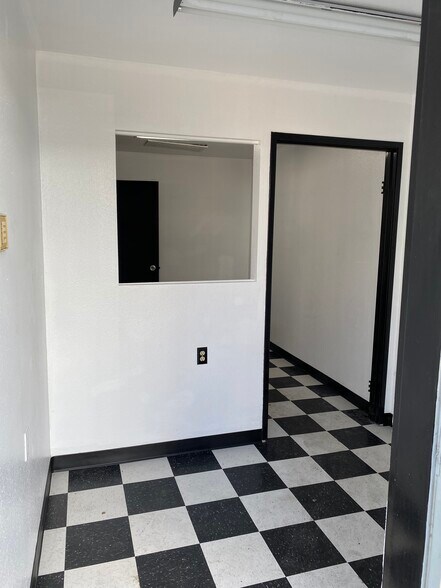 More Photos Of 3209 E Thousand Oaks Blvd, Thousand Oaks Unknown For Lease