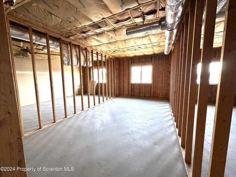 More Photos Of 624 Fellows St, Scranton Office For Lease