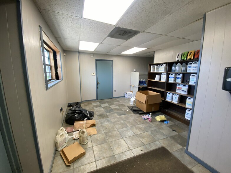 More Photos Of 650 Ridgewood Rd, Ridgeland Warehouse For Lease