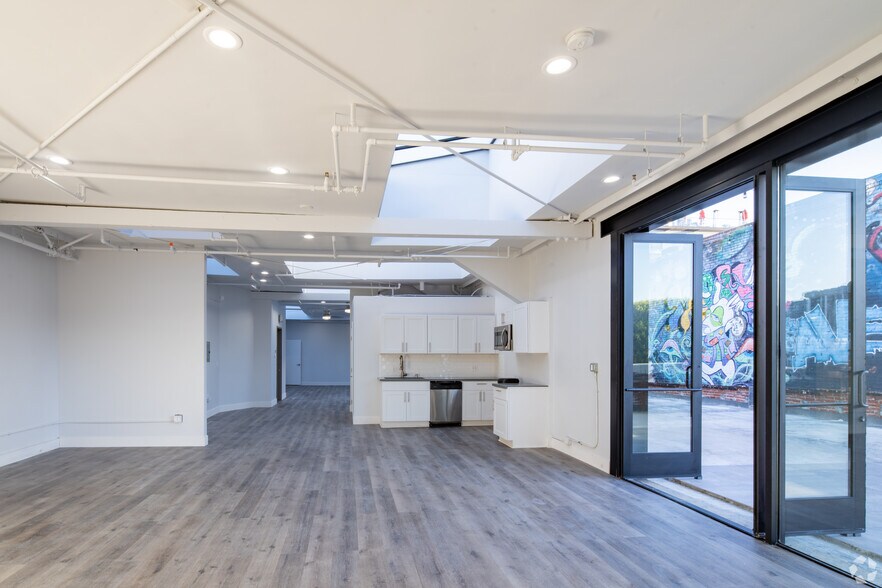 More Photos Of 62-66 Windward Ave, Venice Storefront Retail Office For Lease
