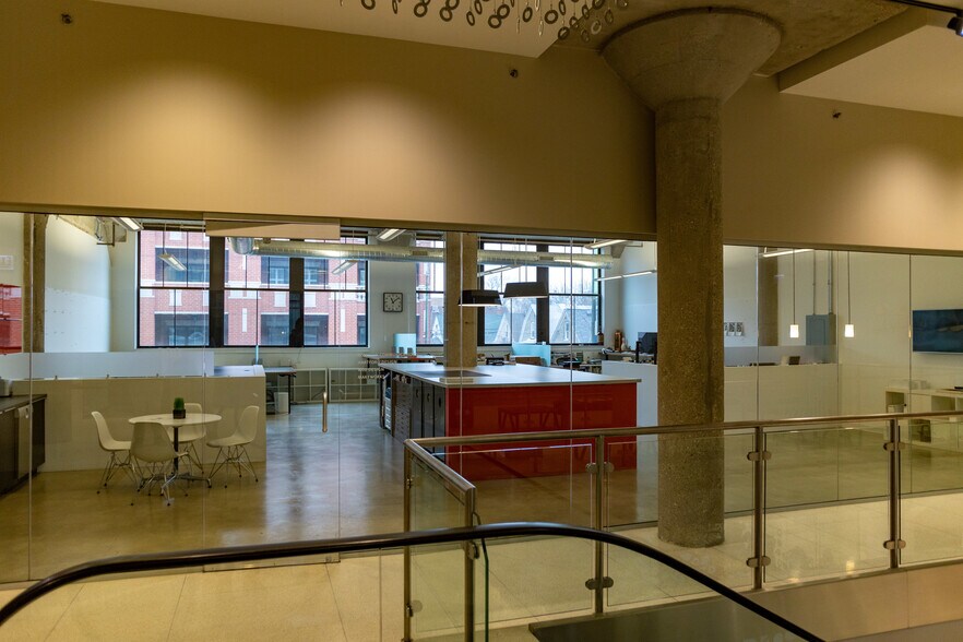 More Photos Of 2545 W Diversey Ave, Chicago Loft Creative Space For Lease
