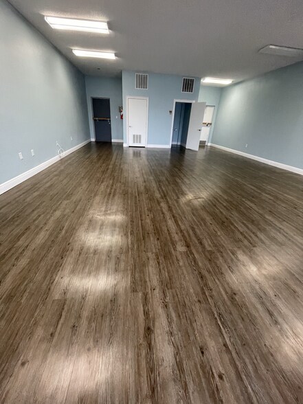 More Photos Of 970 N Cocoa Blvd, Cocoa Storefront For Sale