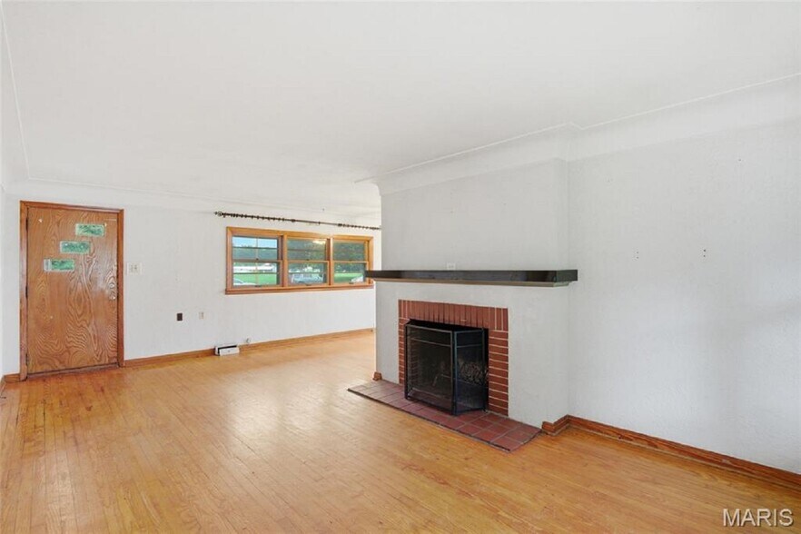 More Photos Of 5912 N Belt W, Belleville Flex For Sale