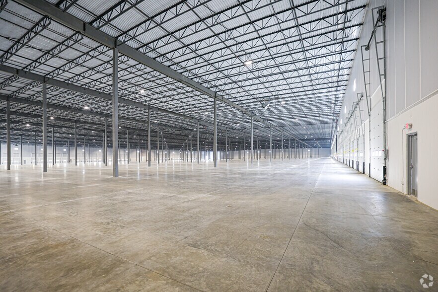 More Photos Of I-71 & I-76 Hwy, Burbank Industrial For Lease