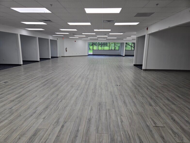 More Photos Of 2000 Cornwall Rd, Monmouth Junction Research And Development For Sale
