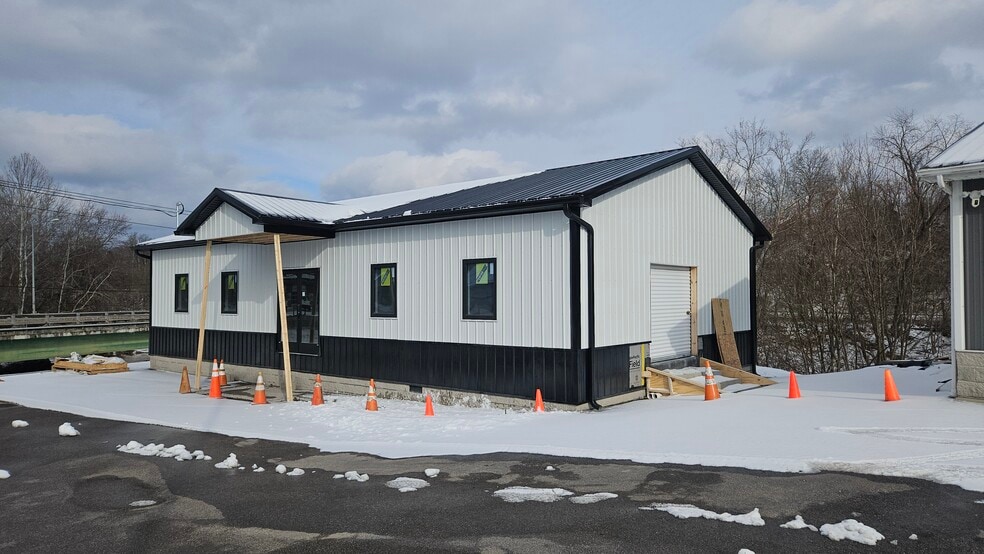 More Photos Of 6433, Barboursville Freestanding For Lease