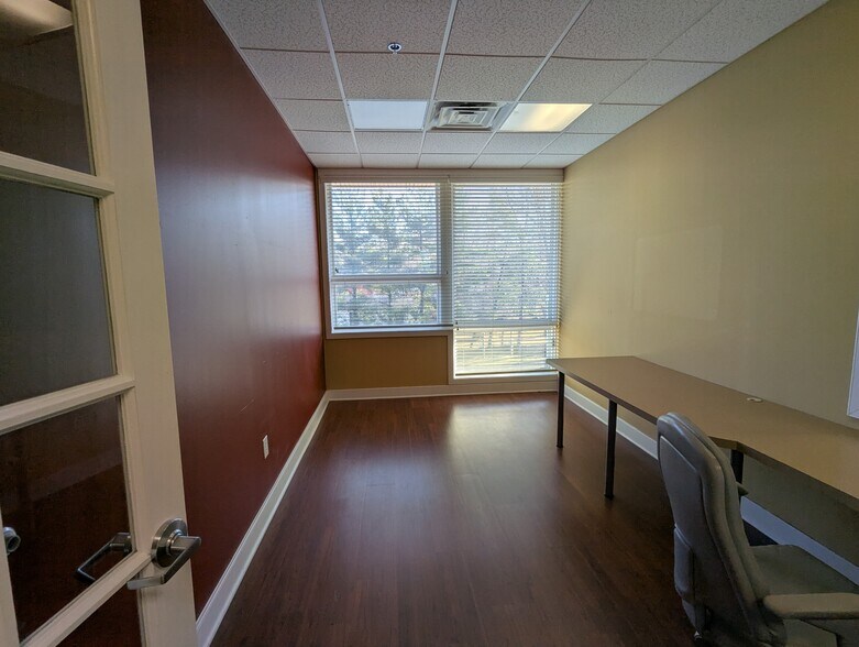 More Photos Of 1243 Easton Rd, Warrington Unknown For Lease