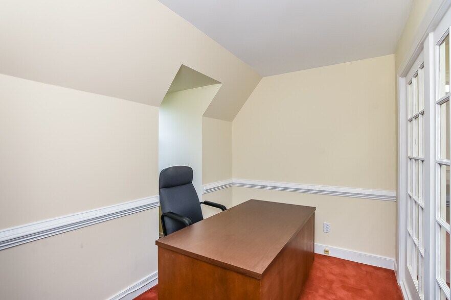 More Photos Of 1900 E Parham Rd, Henrico Office For Sale