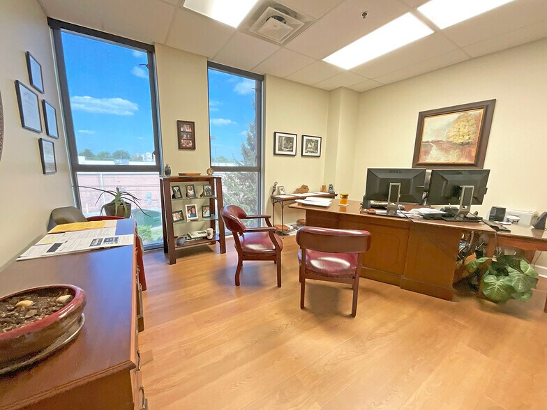 More Photos Of 185 Pasadena Dr, Lexington Storefront Retail Office For Lease