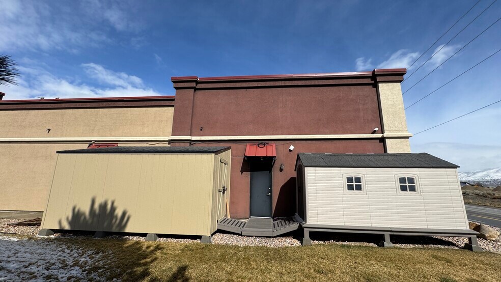 More Photos Of 25 N Hillcrest Dr, Saratoga Springs Storefront For Lease