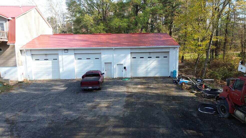 More Photos Of 24380 Hollywood Rd, Hollywood Flex For Lease