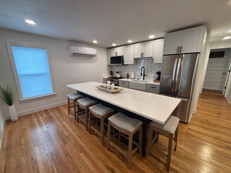 More Photos Of 218 Coggeshall St, New Bedford Storefront Retail Residential For Sale