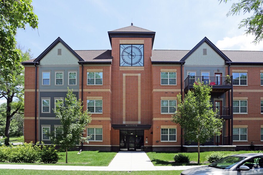 More Photos Of 906 10th St SE, Cedar Rapids Apartments For Sale