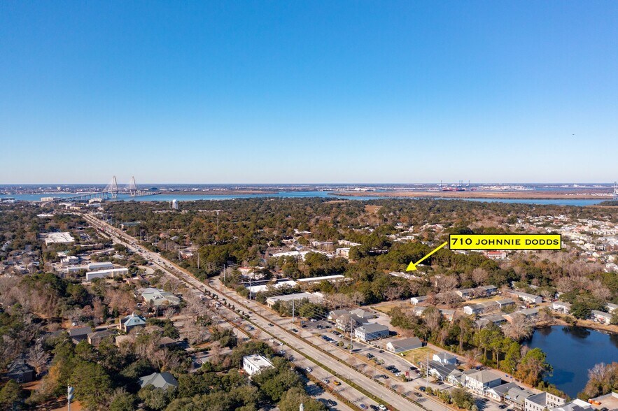 More Photos Of 710 Johnnie Dodds Blvd, Mount Pleasant Medical For Lease