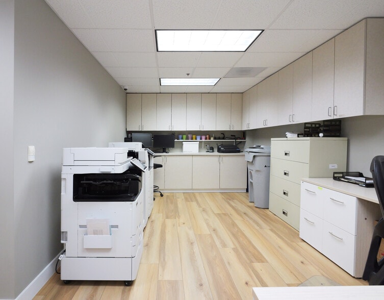 More Photos Of 25550 Hawthorne Blvd, Torrance Medical For Sale