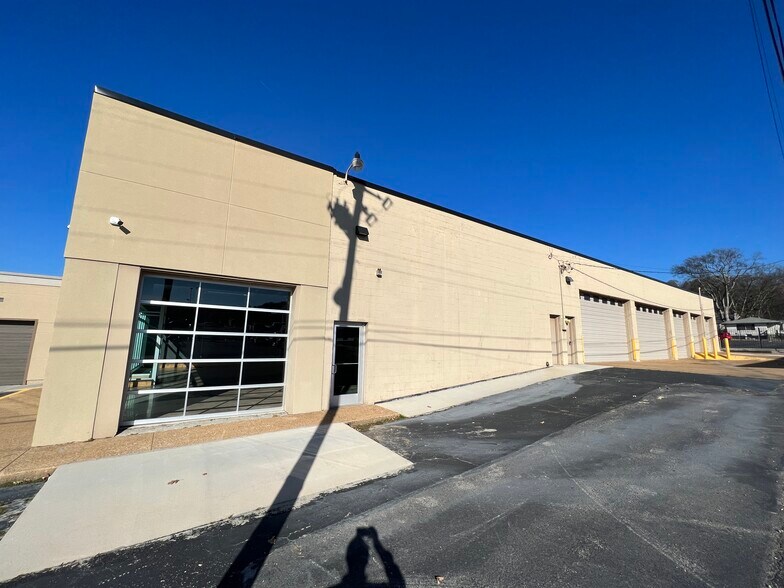 More Photos Of 2811 E 49th St, Chattanooga Showroom For Lease