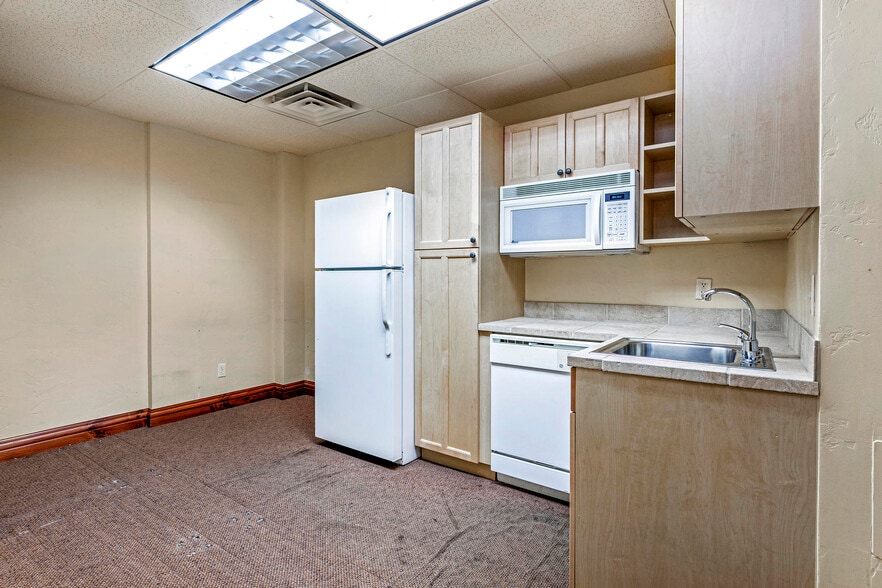 More Photos Of 30 Benchmark Rd, Avon Office For Sale