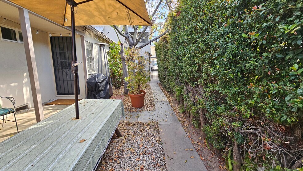 More Photos Of 2002-2012 Montana Ave, Santa Monica Apartments For Sale