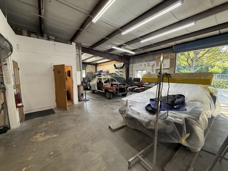More Photos Of 5508 Benchmark Ln, Sanford Warehouse For Sale